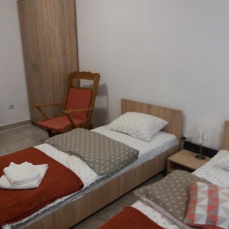 Cazare Neu-Arad Autostrada Apartment Exterior photo